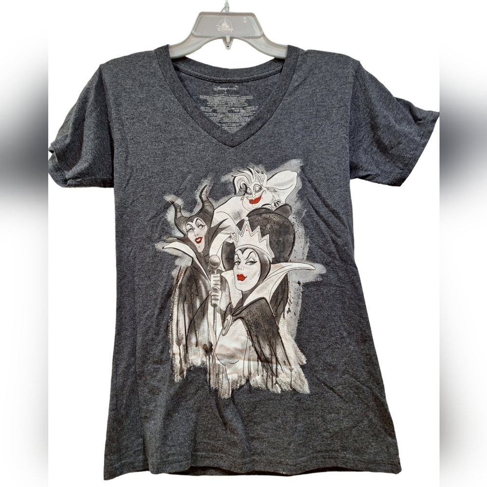 Disney Store VILLAINS Graphic T-Shirt Women's Size Small Ursula Evil Queen GUC